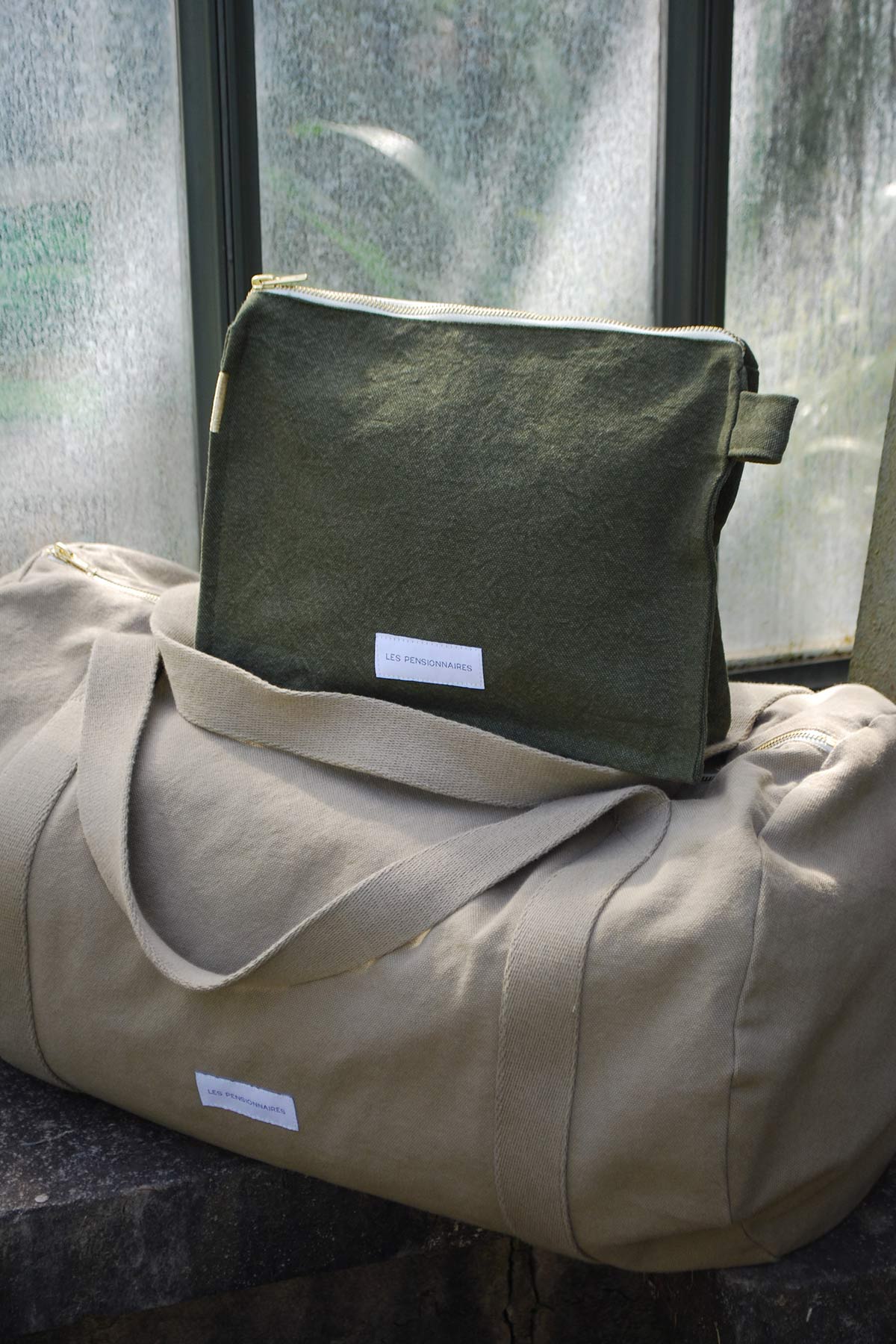 Coffret-cadeau-le-baroudeur-sac-bowling-et-trousse-de-toilette1