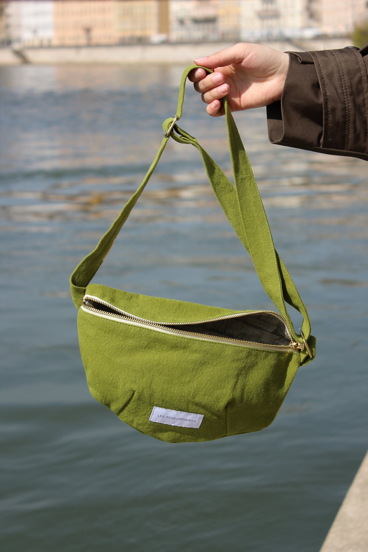 Sac-banane-vert-pomme-coton-bio-les-pensionnaires--11