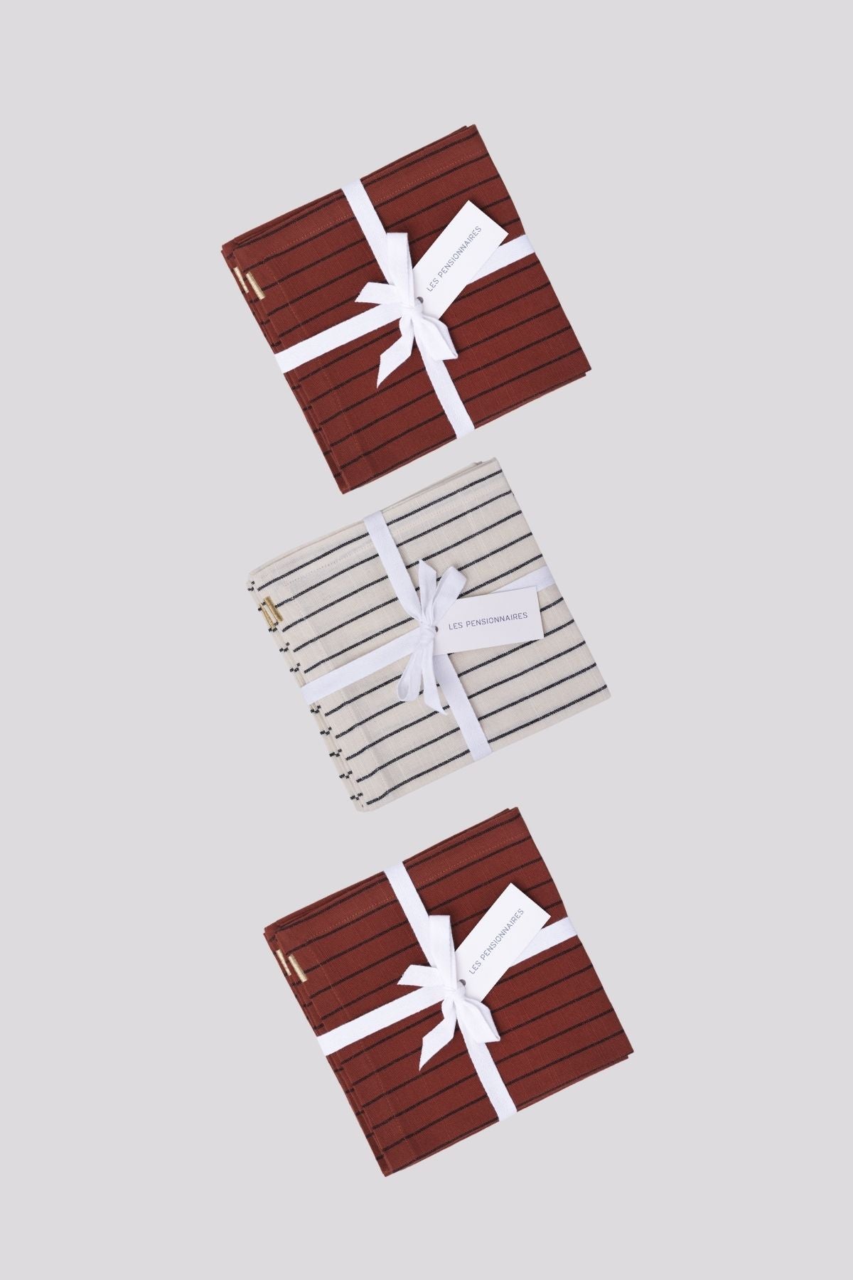 coffret-gourmand-lot-serviette-de-table-a-rayures-rouge-blanc