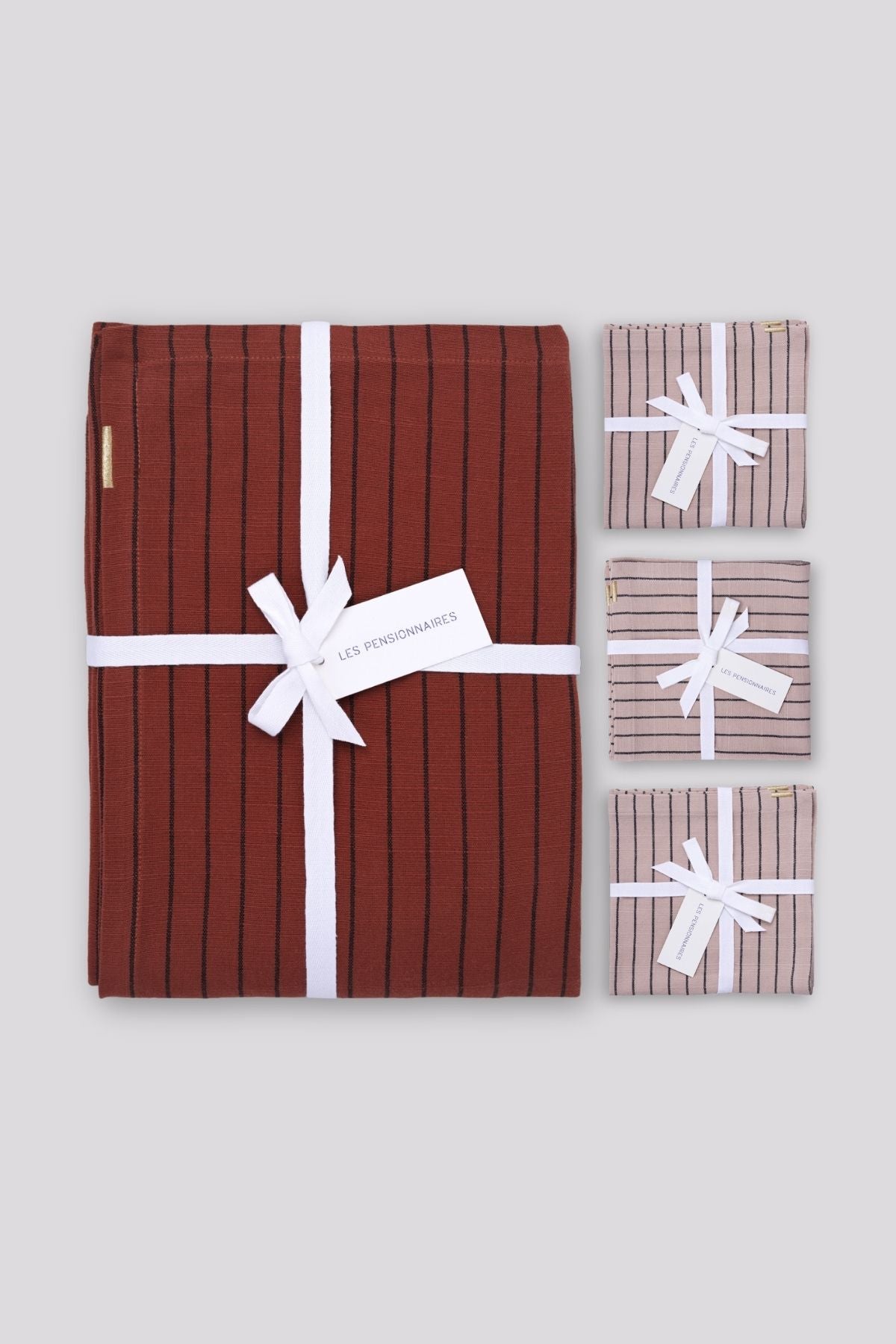 coffret-nappe-serviettes-de-table-a-rayures-rouge-rose