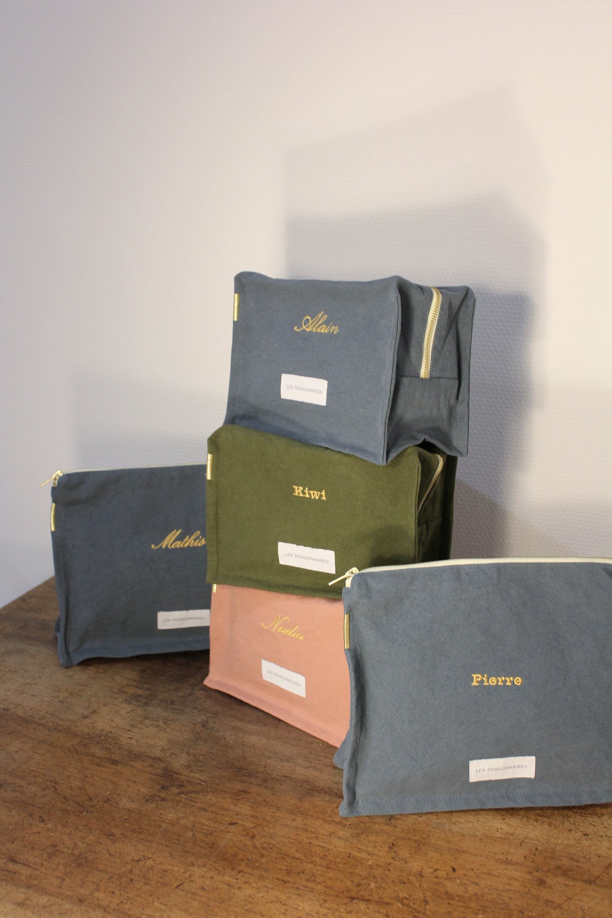 trousse-toilette-cube-broderie-personnalisation-doree-Les-pensionnaires-57