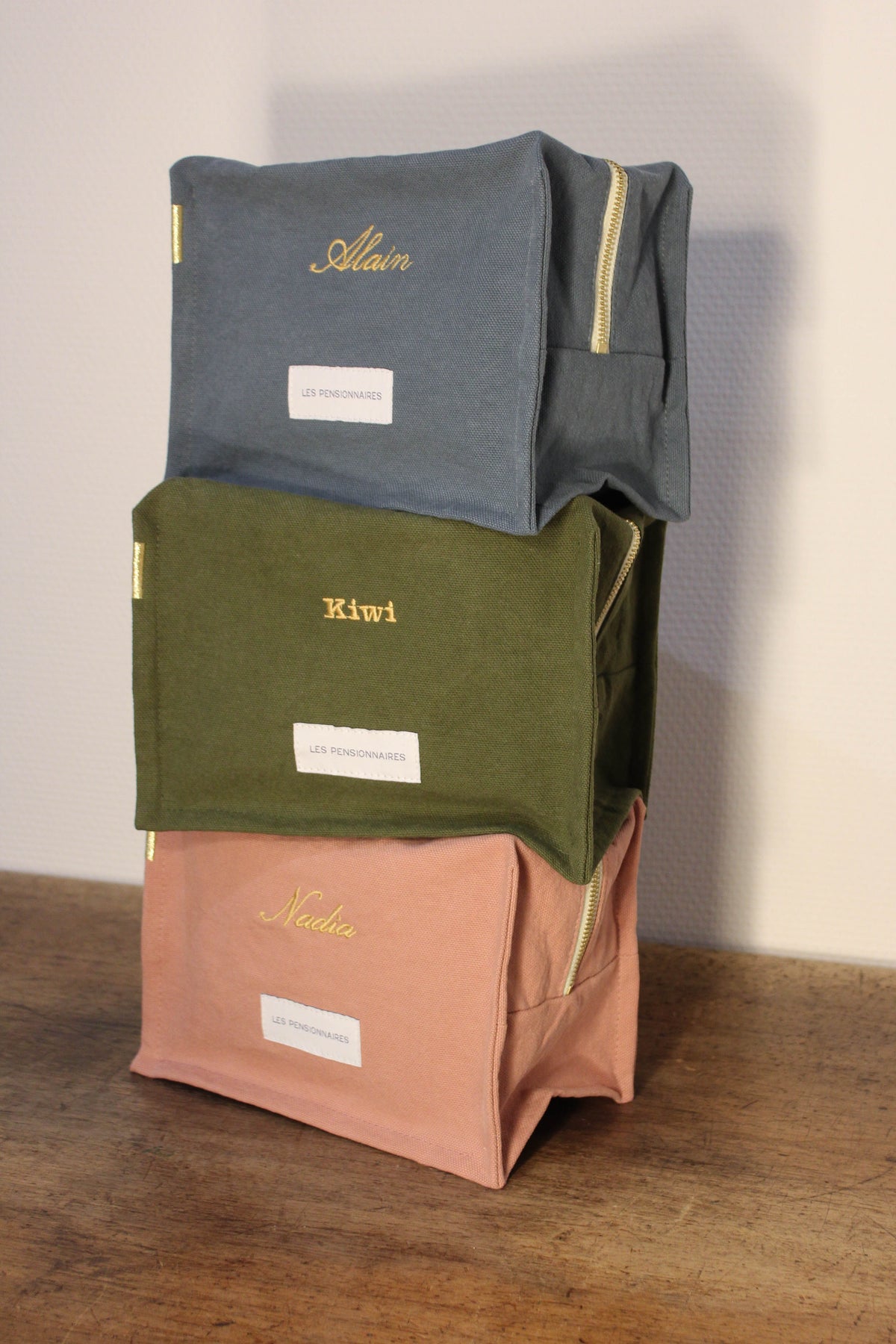 trousse-toilette-cube-broderie-personnalisation-doree-Les-pensionnaires-58