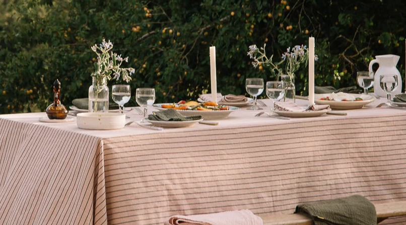 Pourquoi utilise-t-on une nappe ? Petite histoire d'un objet du quotidien