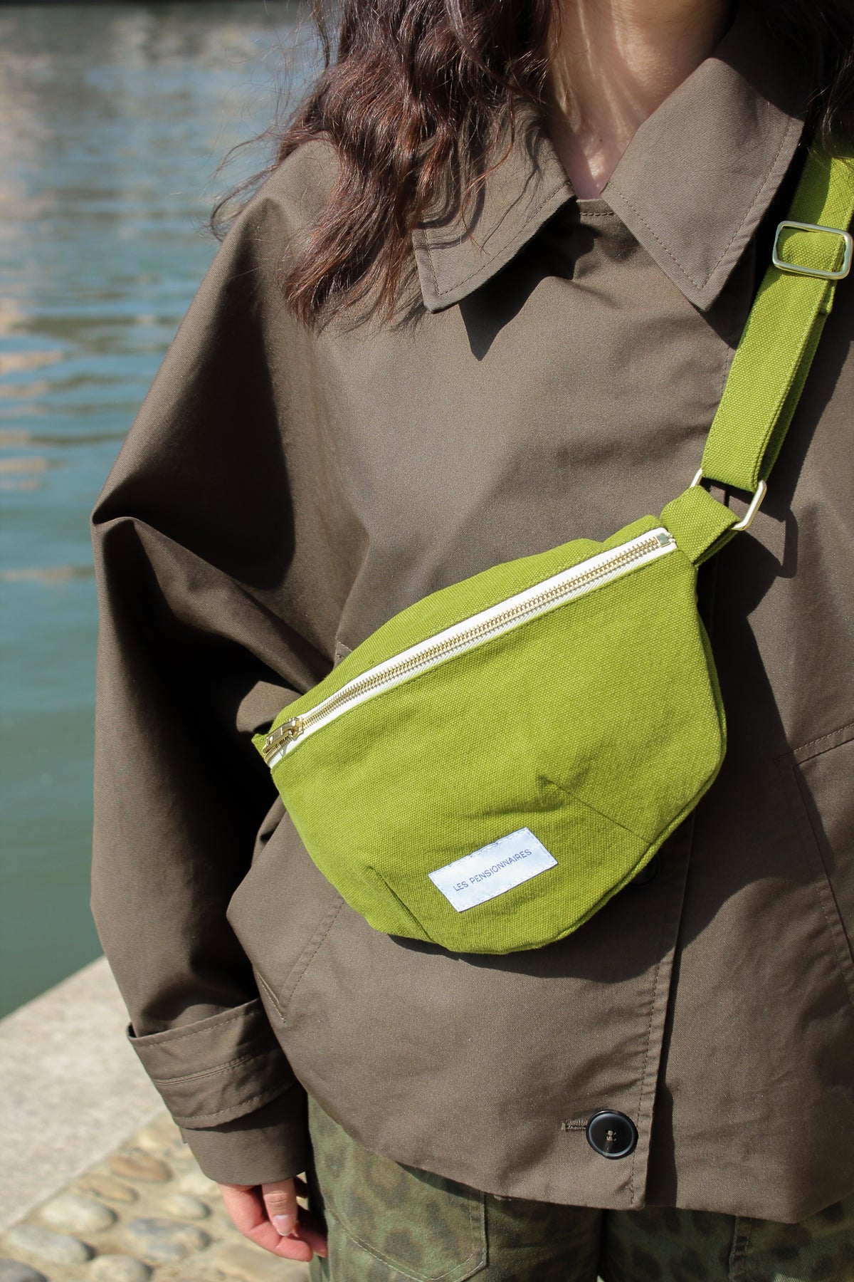 Sac-banane-vert-pomme-coton-bio-les-pensionnaires--10