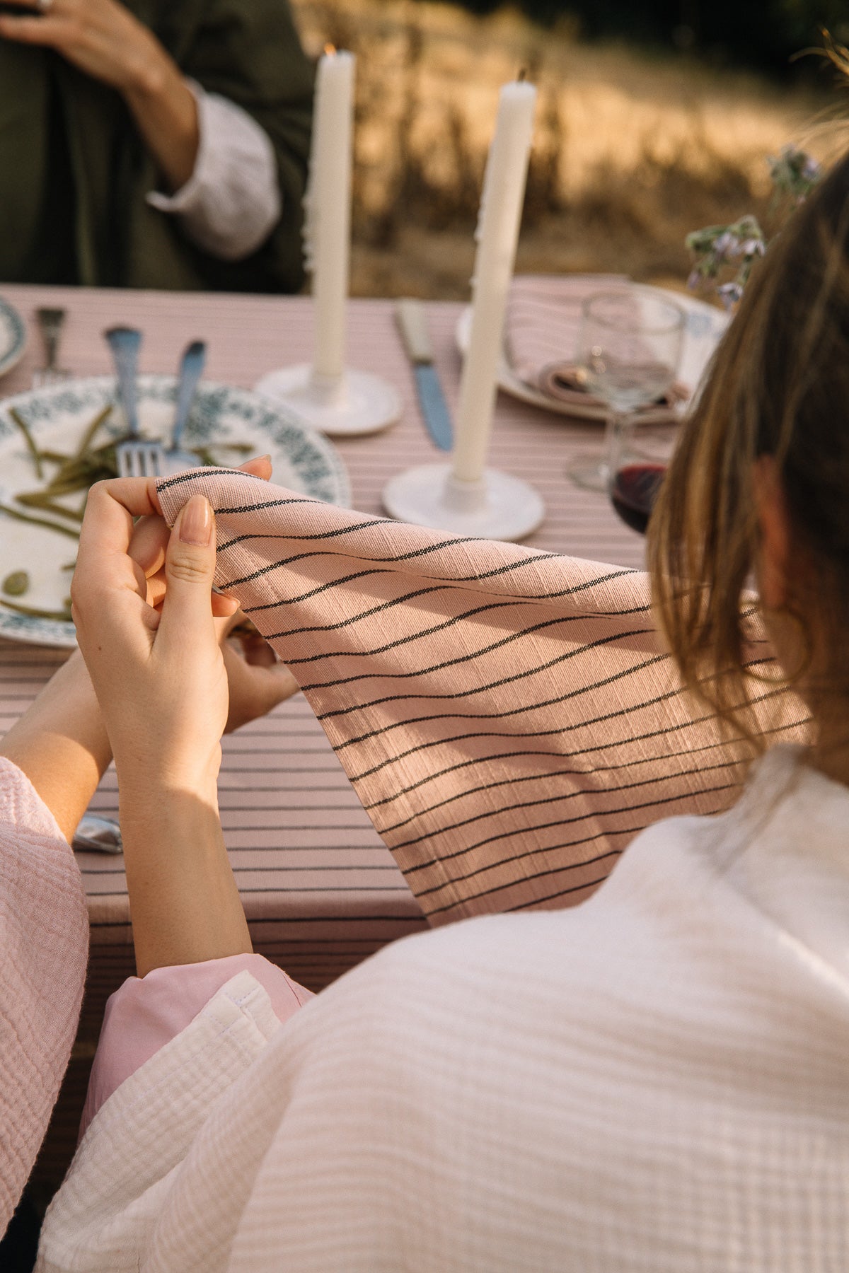 Serviettes-de-table-rose-rayures-noires-coton-les-pensionnaires-23_1