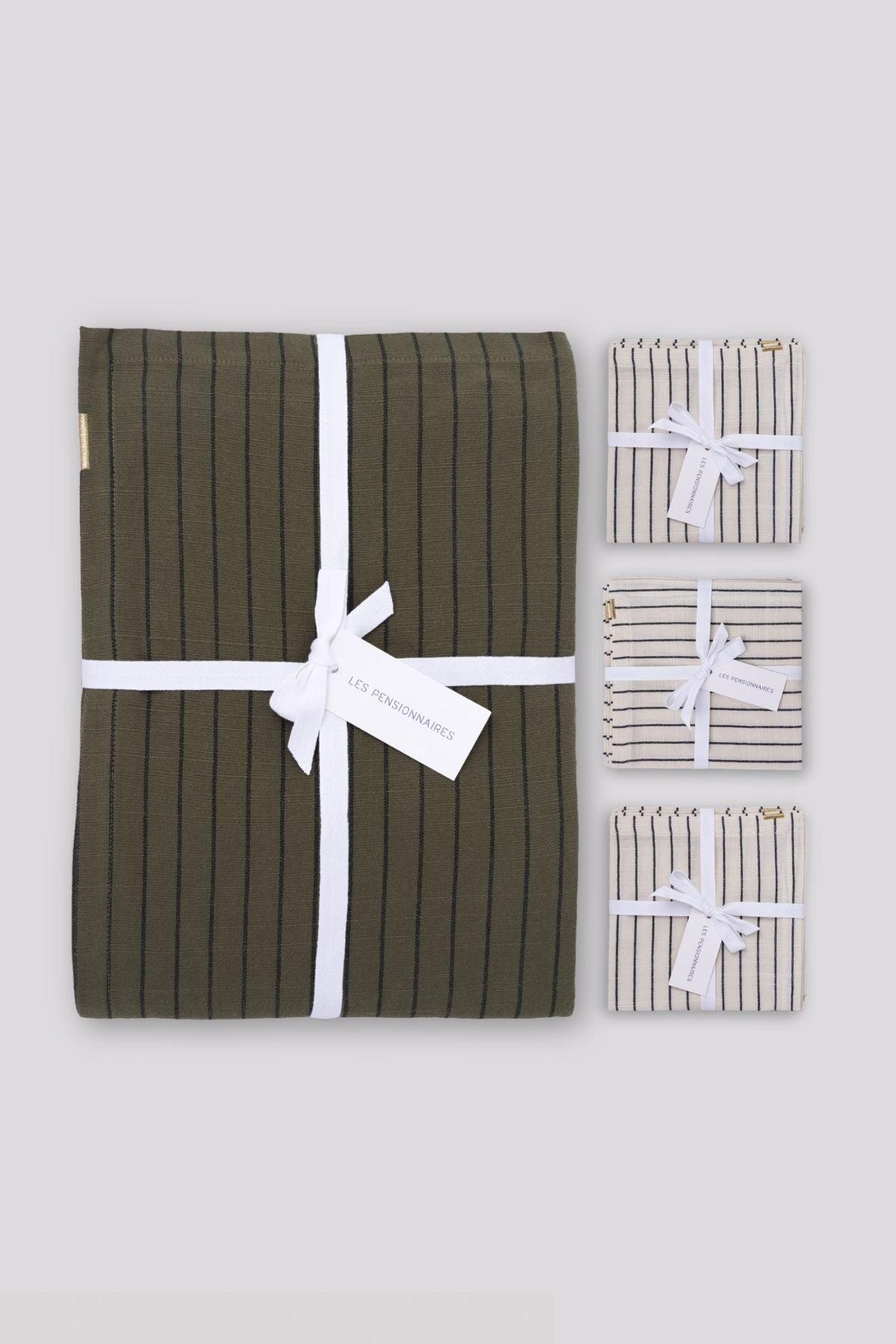 coffretserviettes-de-table-et-nappe-vert-et-blanc-a-rayures