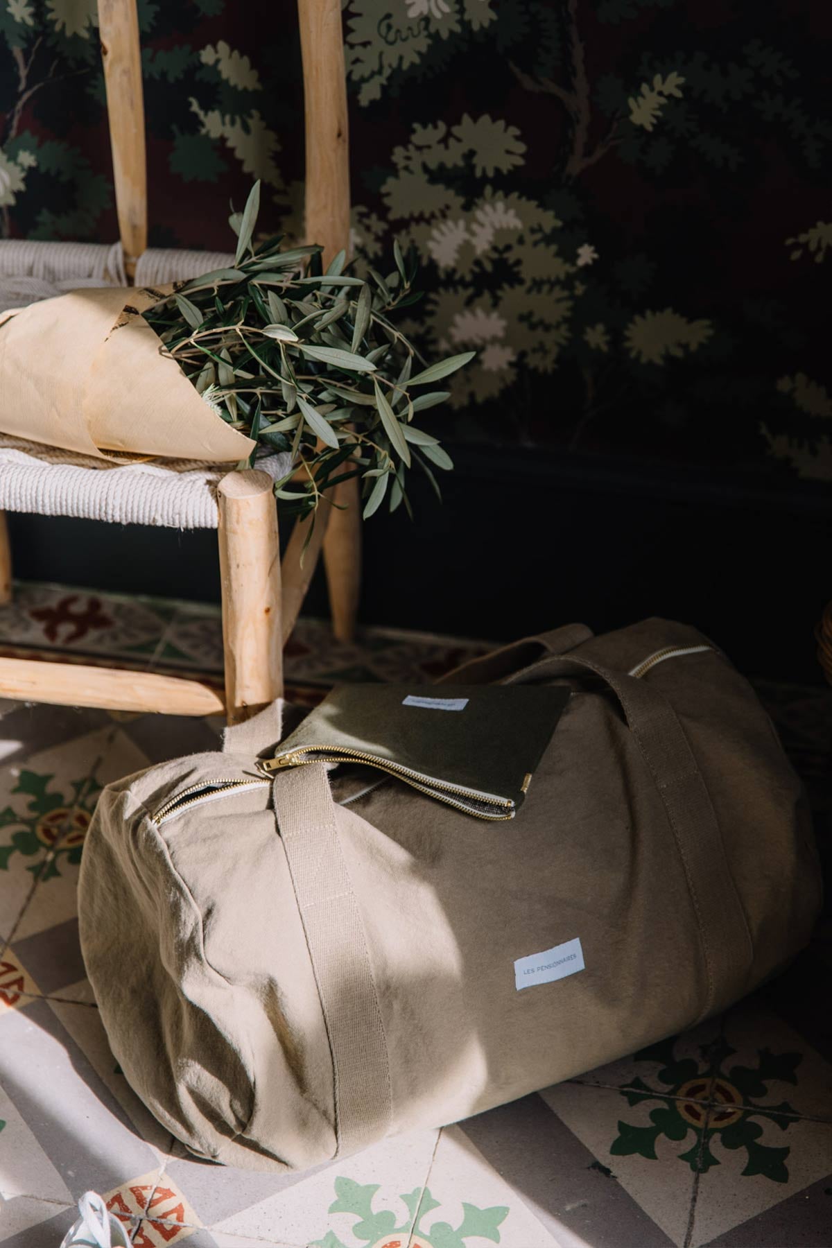 sac-pratique-weekend-en-coton-bio-vert-kaki-clair-les-pensionnaires